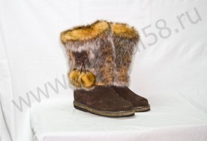 Унты женские, войлок, голенище - под седую белку, союзка - коричневый обувной велюр, внутри - овчина, размер 35 - 42, оптовая цена 2500 рублей 